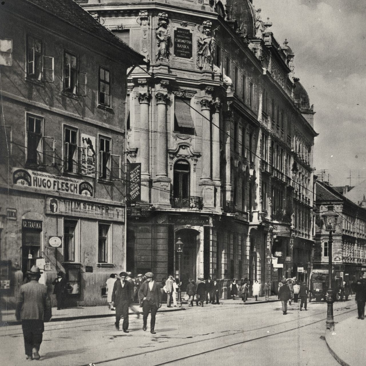 Ilica, oko 1925-1930. godine, lijevo zgrada Zakladne bolnice Milosrdne braće, srušena 1931. godine